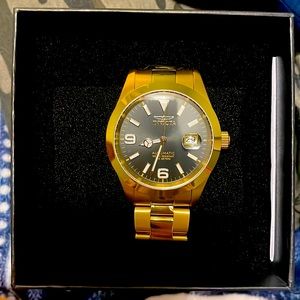 Brand new never worn Invicta gold watch